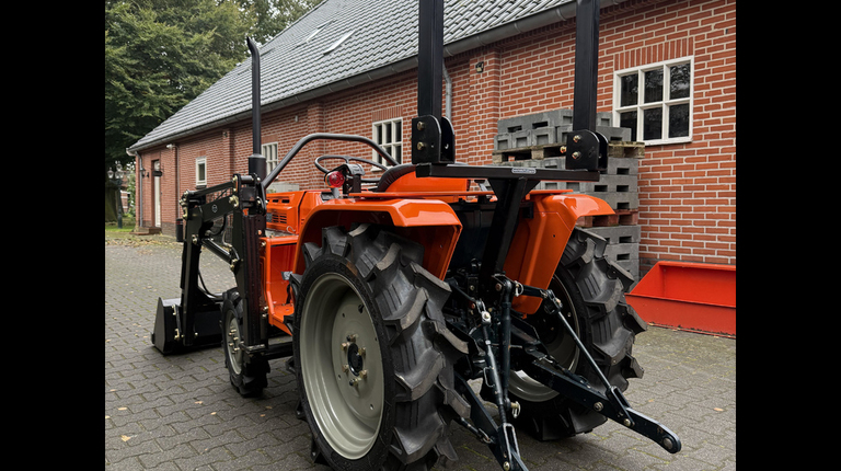 Kubota B1600 mit Frontlader ab 125 € pro Monat.